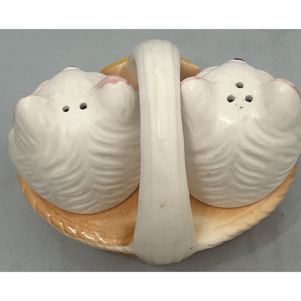Vintage Ceramic White Cats in Basket Salt Pepper Shaker Set Japan - Picture 3 of 10
